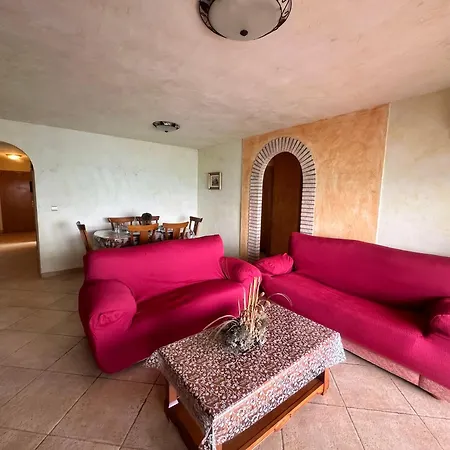 דירה Homely Naufragos טורבייחה
