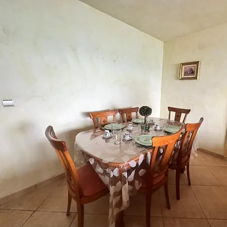 Homely Naufragos דירה טורבייחה