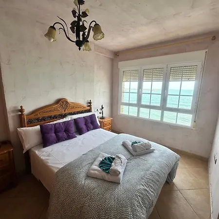 דירה Homely Naufragos טורבייחה