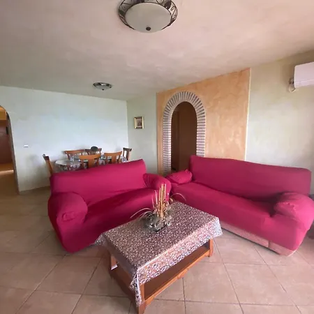 דירה Homely Naufragos טורבייחה