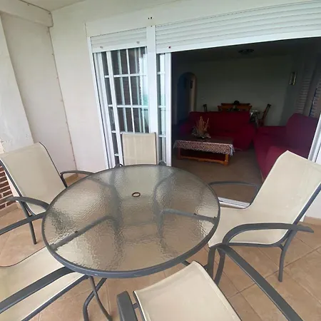 דירה Homely Naufragos טורבייחה